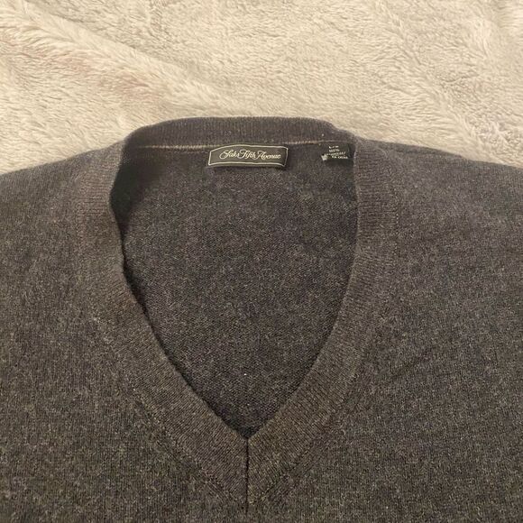 Saks Fifth Avenue 100% cashmere v-neck sweater, L - Picture 2 of 7